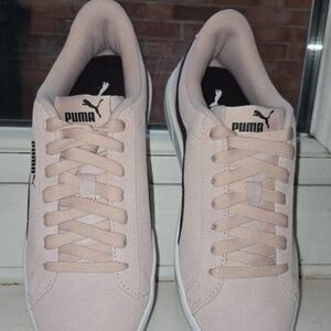 Puma Women's Sneakers in Soft Pink and Black